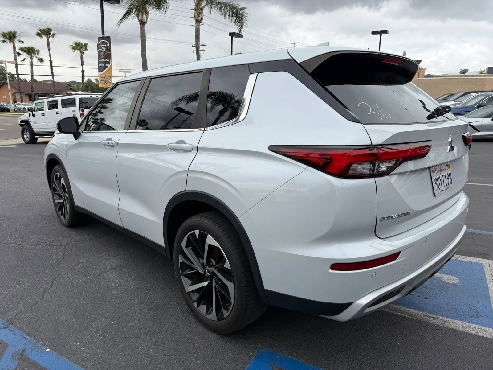 Used 2023 Mitsubishi Outlander ES image 6