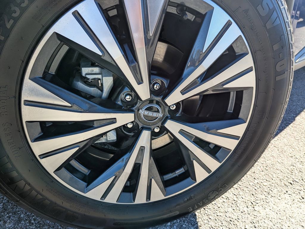 Used 2023 Nissan Rogue SV image 29