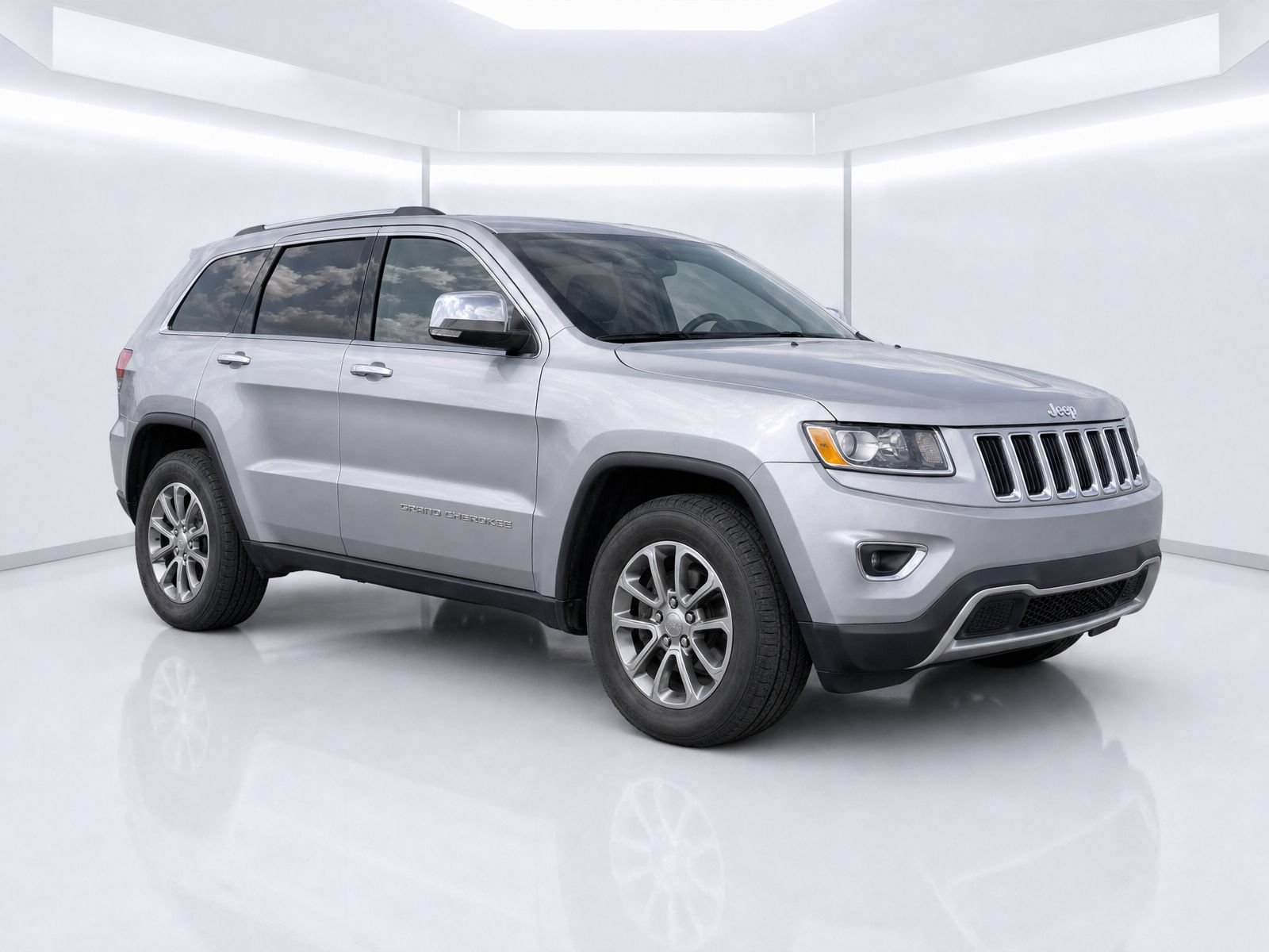 Used 2016 Jeep Grand Cherokee Limited AWD/4WD image 2