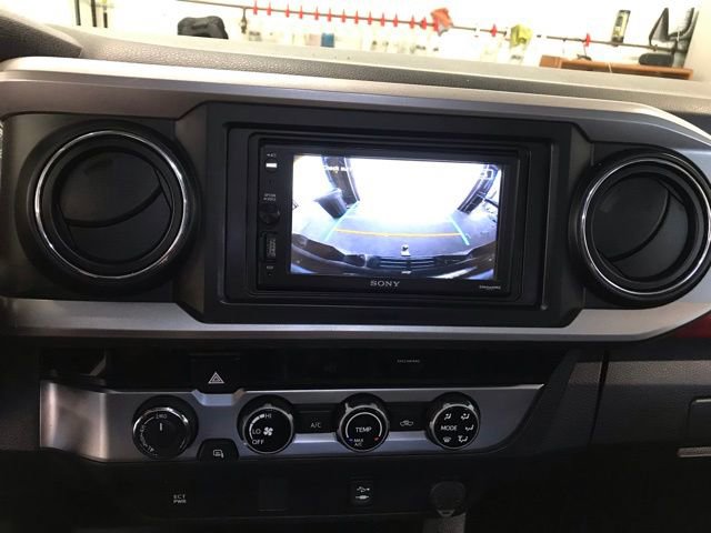 Used 2018 Toyota Tacoma SR5 AWD/4WD image 14