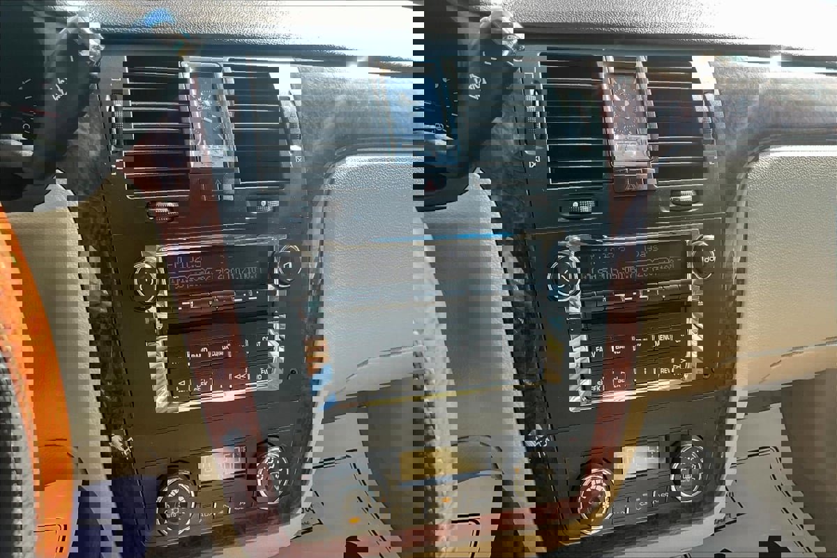 Used 2006 Cadillac DTS w/ Sun And Sound Package image 9