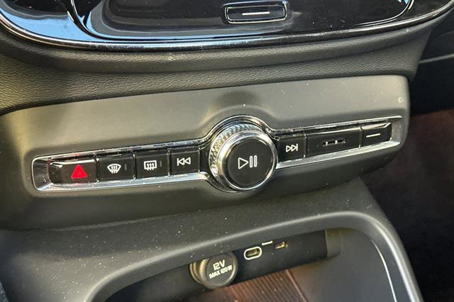 Certified 2024 Volvo XC40 Recharge Ultimate w/ Protection Package Premier image 24