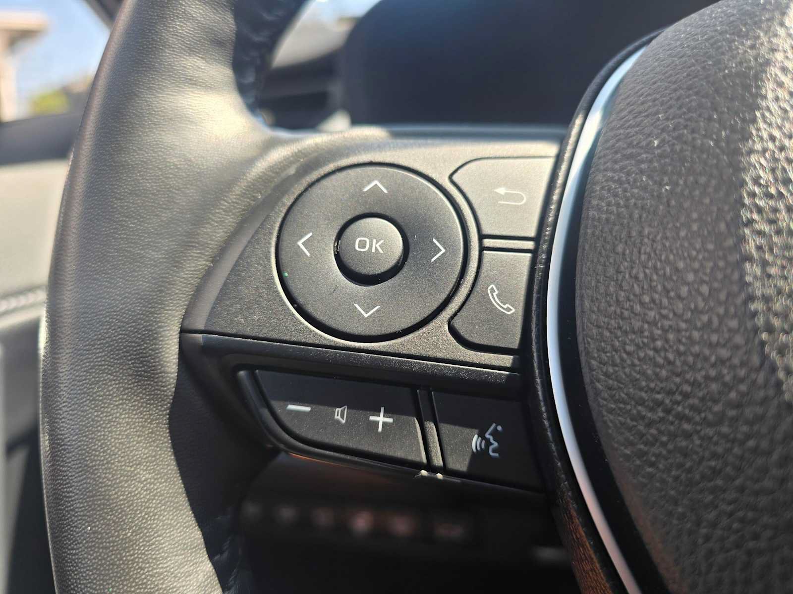 Used 2023 Toyota RAV4 Limited AWD/4WD image 34