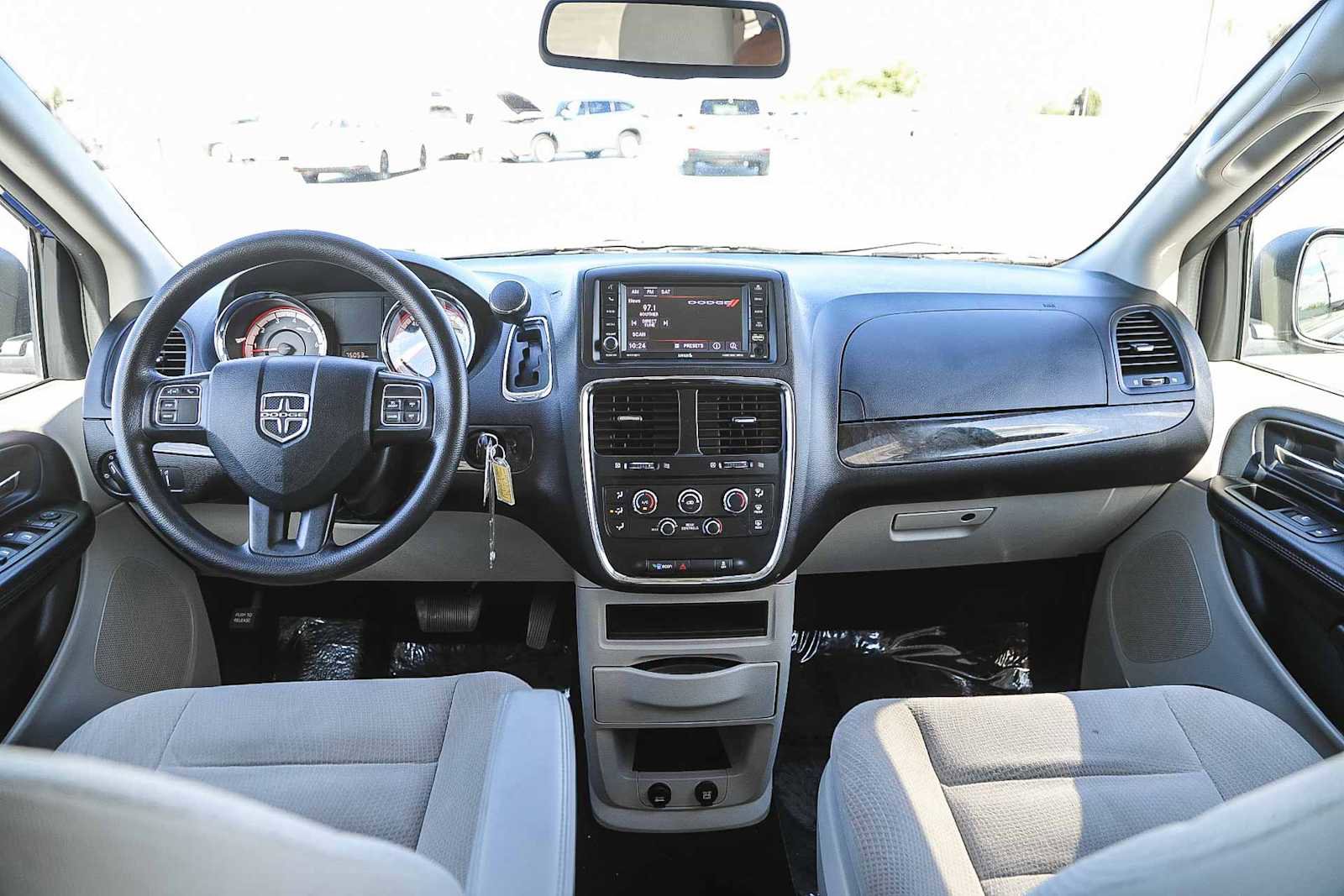 Used 2019 Dodge Grand Caravan SE w/ UConnect Hands-Free Group image 12
