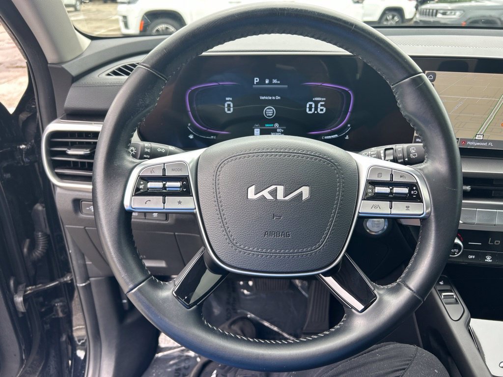 Used 2025 Kia Telluride S FWD image 17