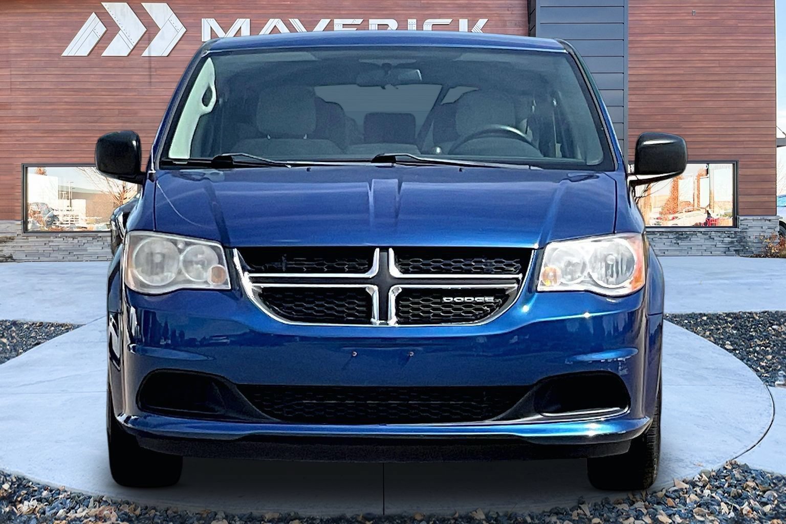 Used 2011 Dodge Grand Caravan Express FWD image 2