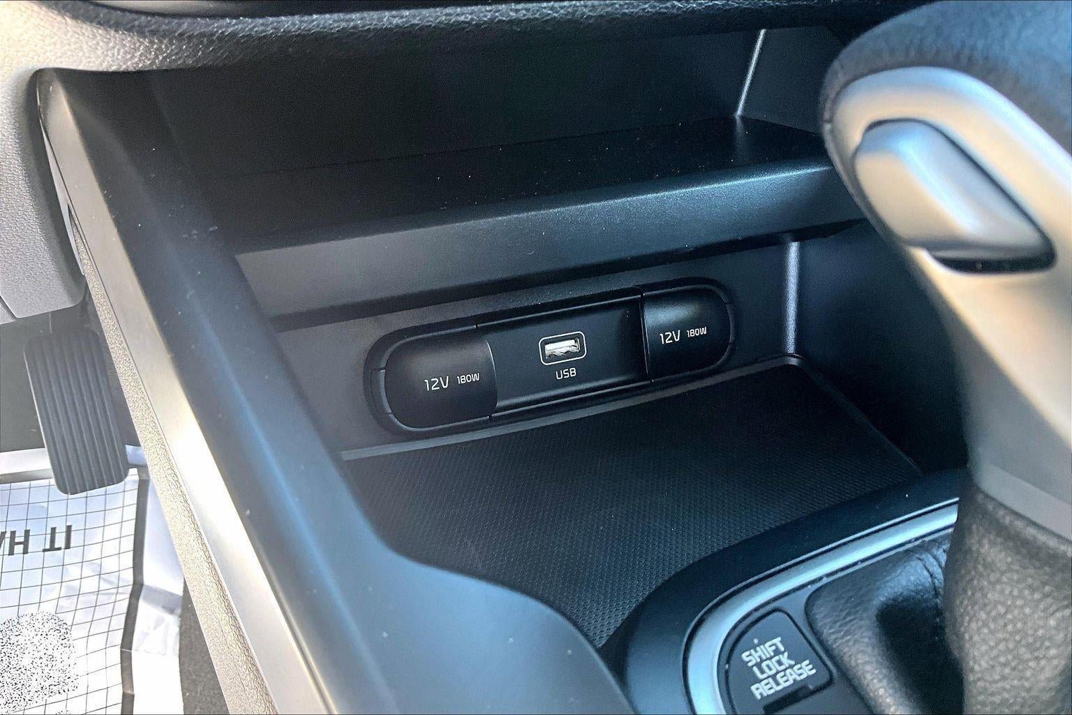 Used 2025 Kia Soul LX w/ LX Technology Package FWD image 16
