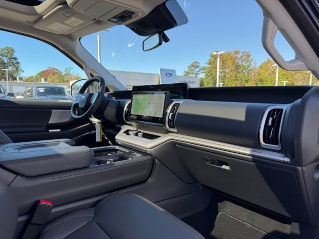 New 2025 Ford Expedition Active image 31