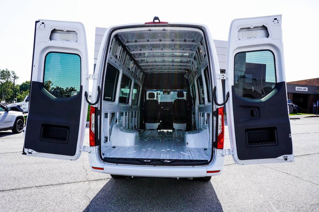 Used 2021 Mercedes-Benz Sprinter 3500 w/ Swivel Seat Package image 17