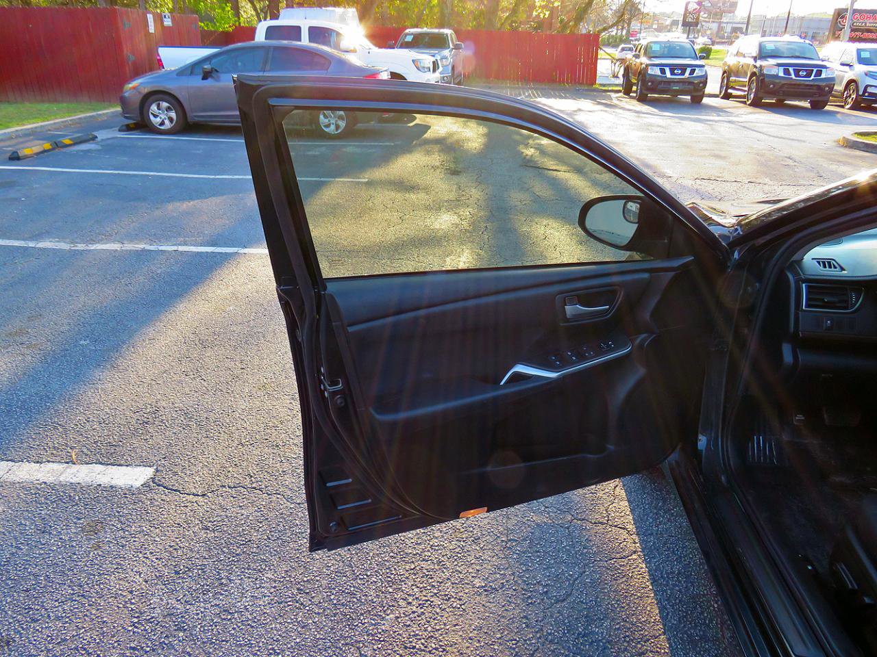 Used 2015 Toyota Camry LE image 13