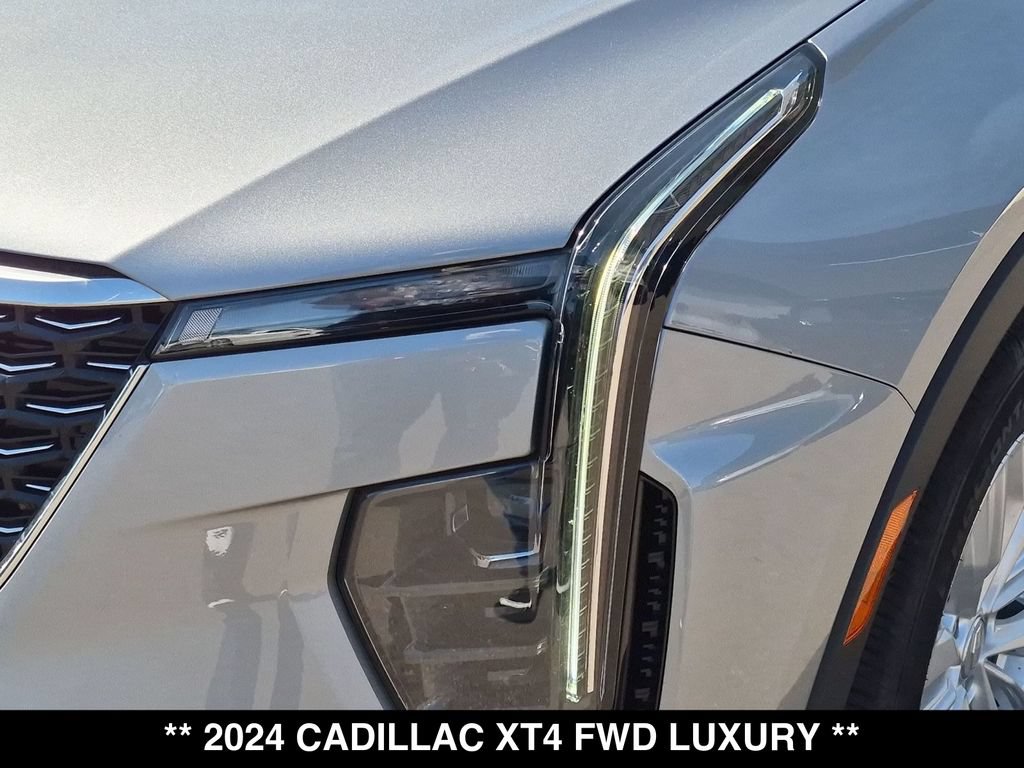 Used 2024 Cadillac XT4 Luxury w/ Cold Weather Package FWD image 16