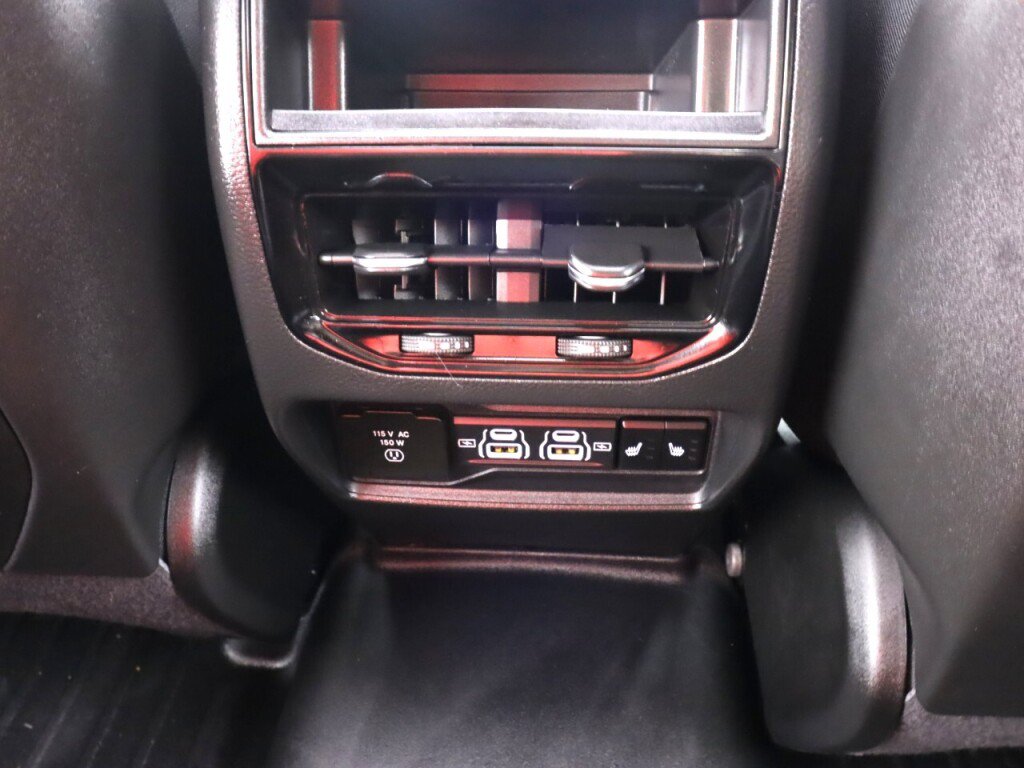 Used 2025 Jeep Grand Cherokee Limited w/ Luxury Tech Group II RWD image 43