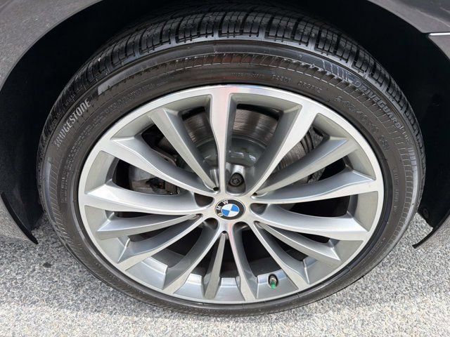 Used 2022 BMW 530i w/ M Sport Package image 32