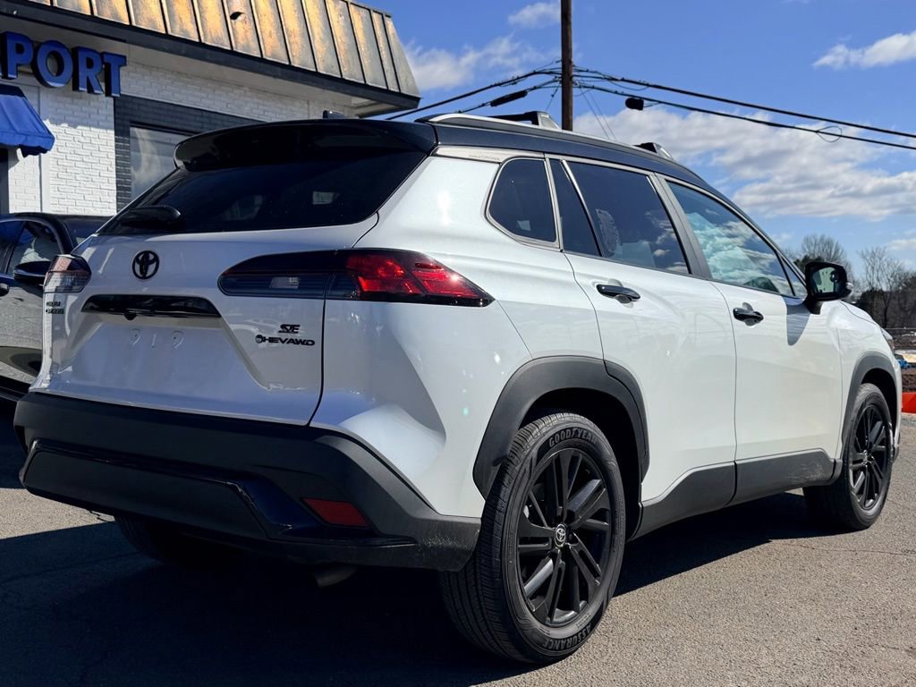 Used 2025 Toyota Corolla Cross AWD Hybrid w/ Moonroof Package image 4