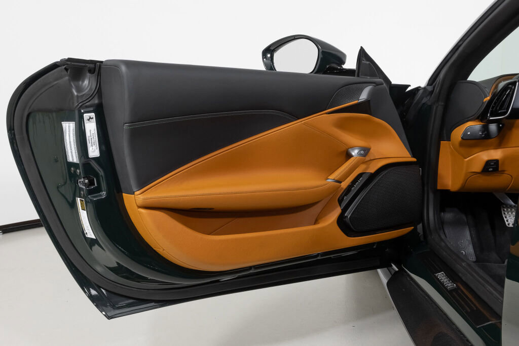 Used 2024 Ferrari Roma Spider image 29