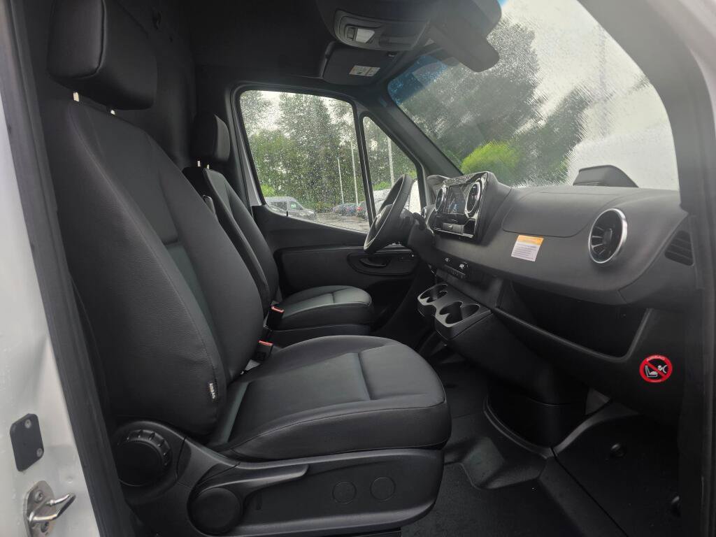 New 2025 Mercedes-Benz eSprinter 170 Cargo image 24