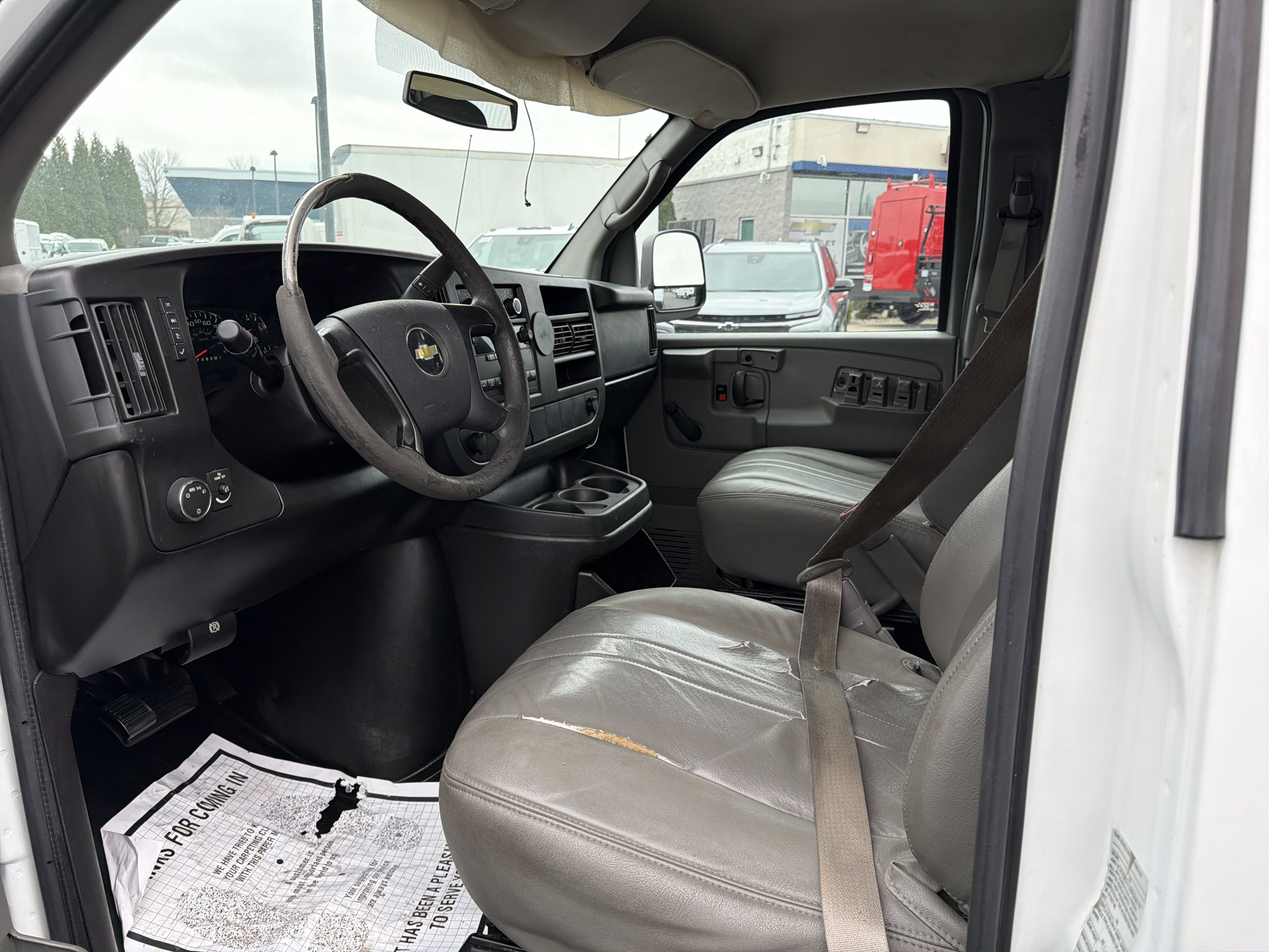 Used 2010 Chevrolet Express 2500 image 11
