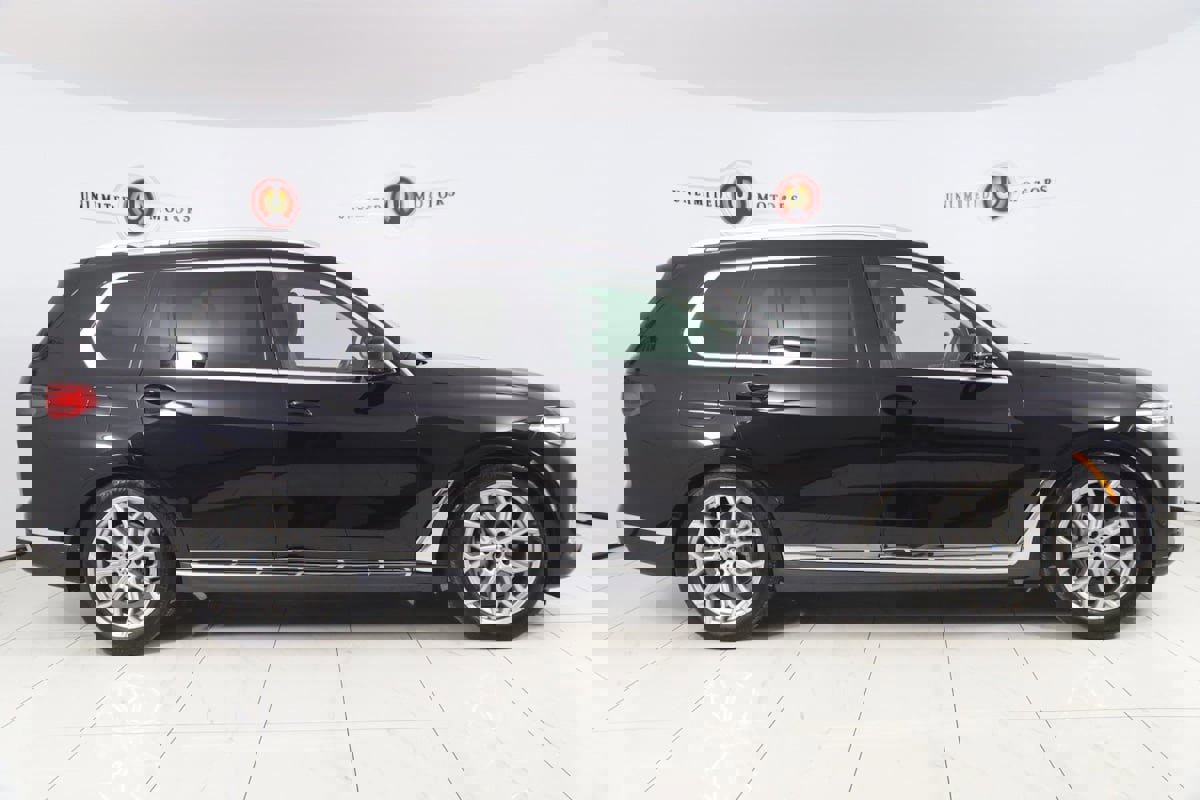 Used 2022 BMW X7 xDrive40i w/ Premium Package image 2