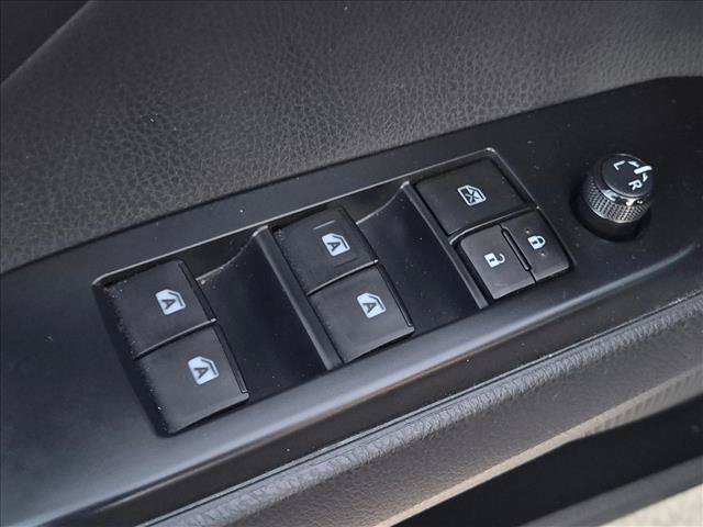 Used 2019 Toyota Camry SE w/ Carpet Mat Package FWD image 13