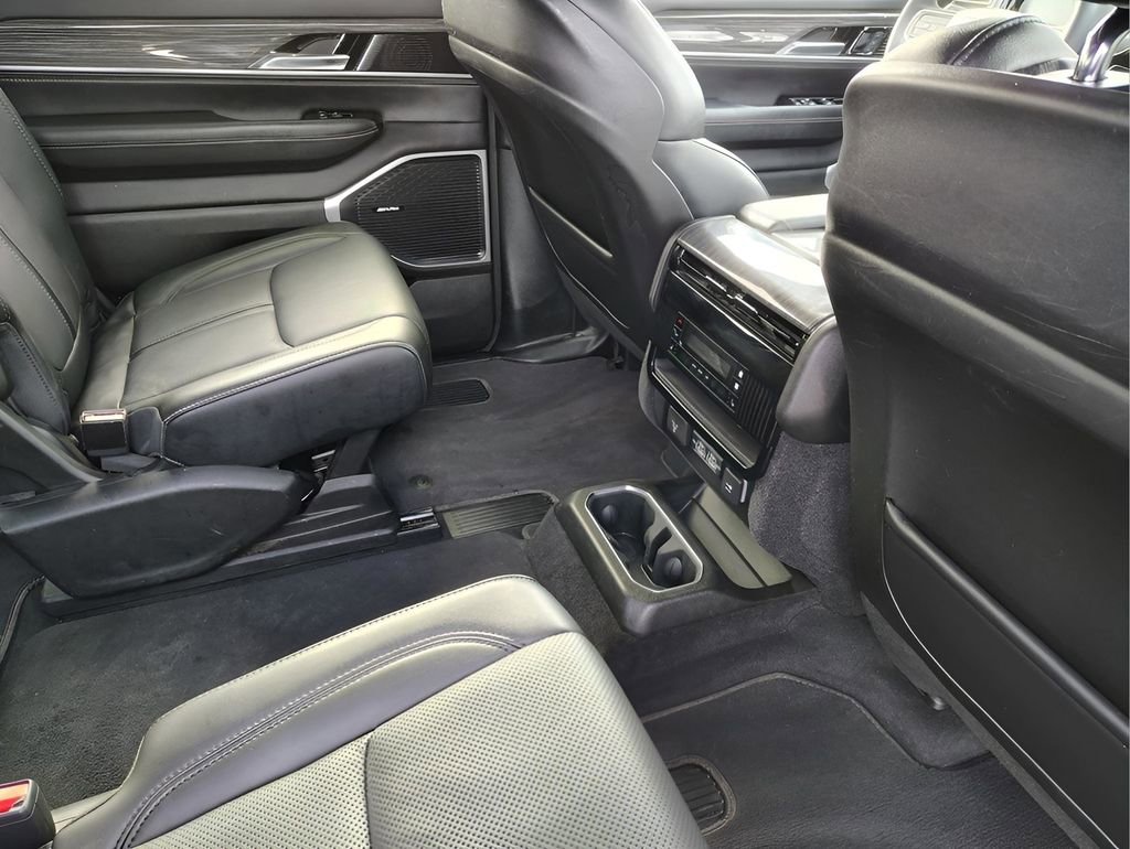 Used 2022 Jeep Wagoneer Series III w/ Flexible Seating Group AWD/4WD image 32