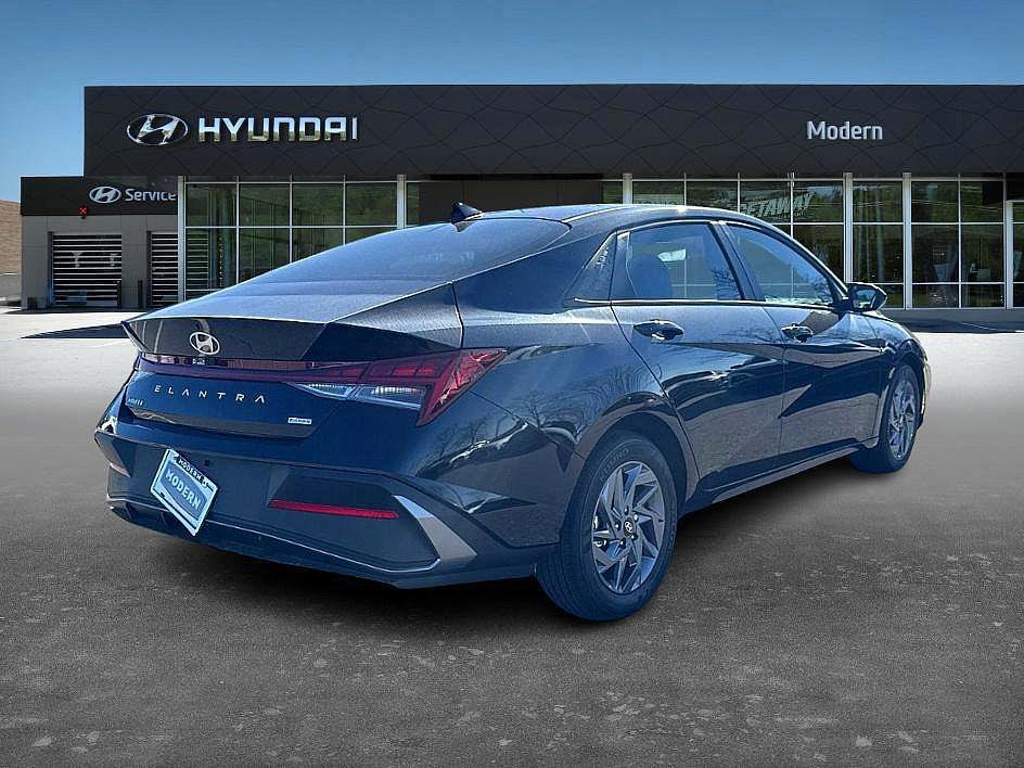 New 2026 Hyundai Elantra Blue image 3