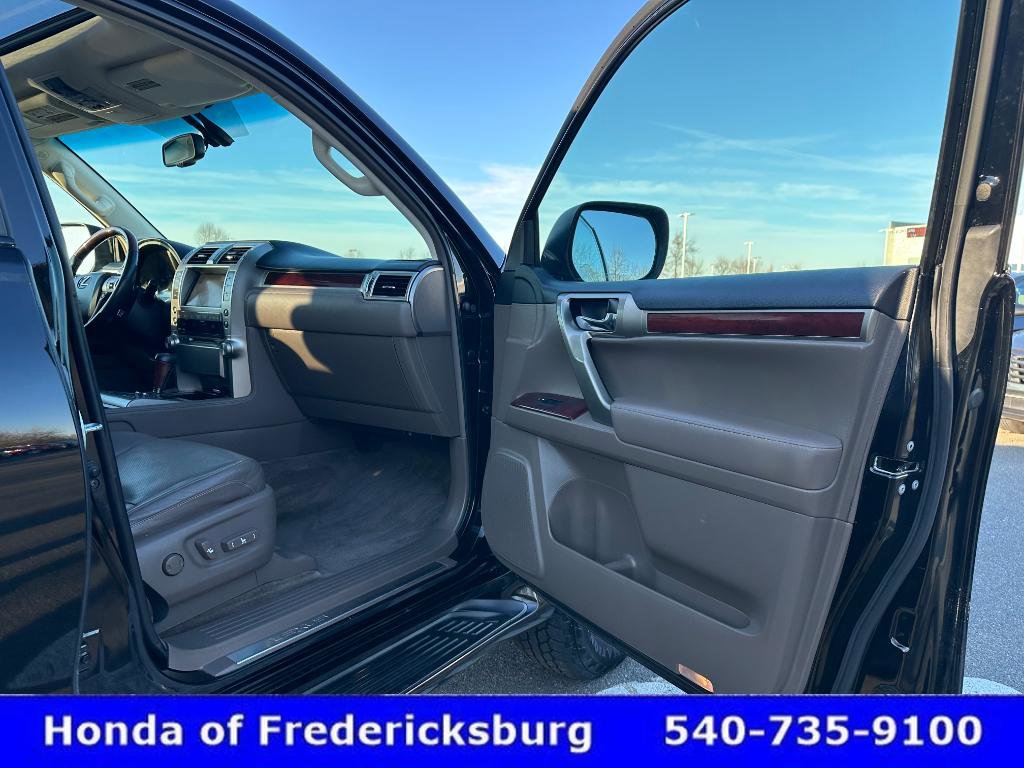 Used 2010 Lexus GX 460 image 32