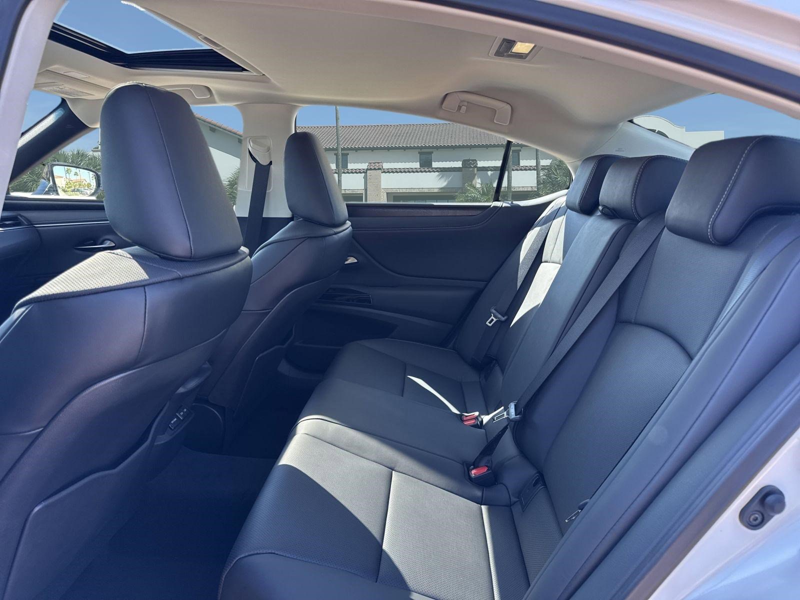 New 2025 Lexus ES 350 w/ Premium Package image 9