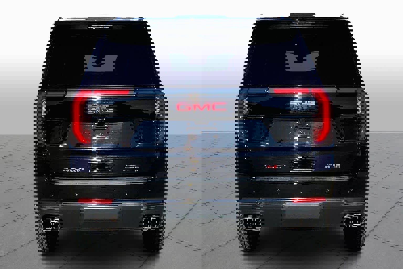 Used 2025 GMC Yukon XL AT4 w/ AT4 Premium Plus Package image 5