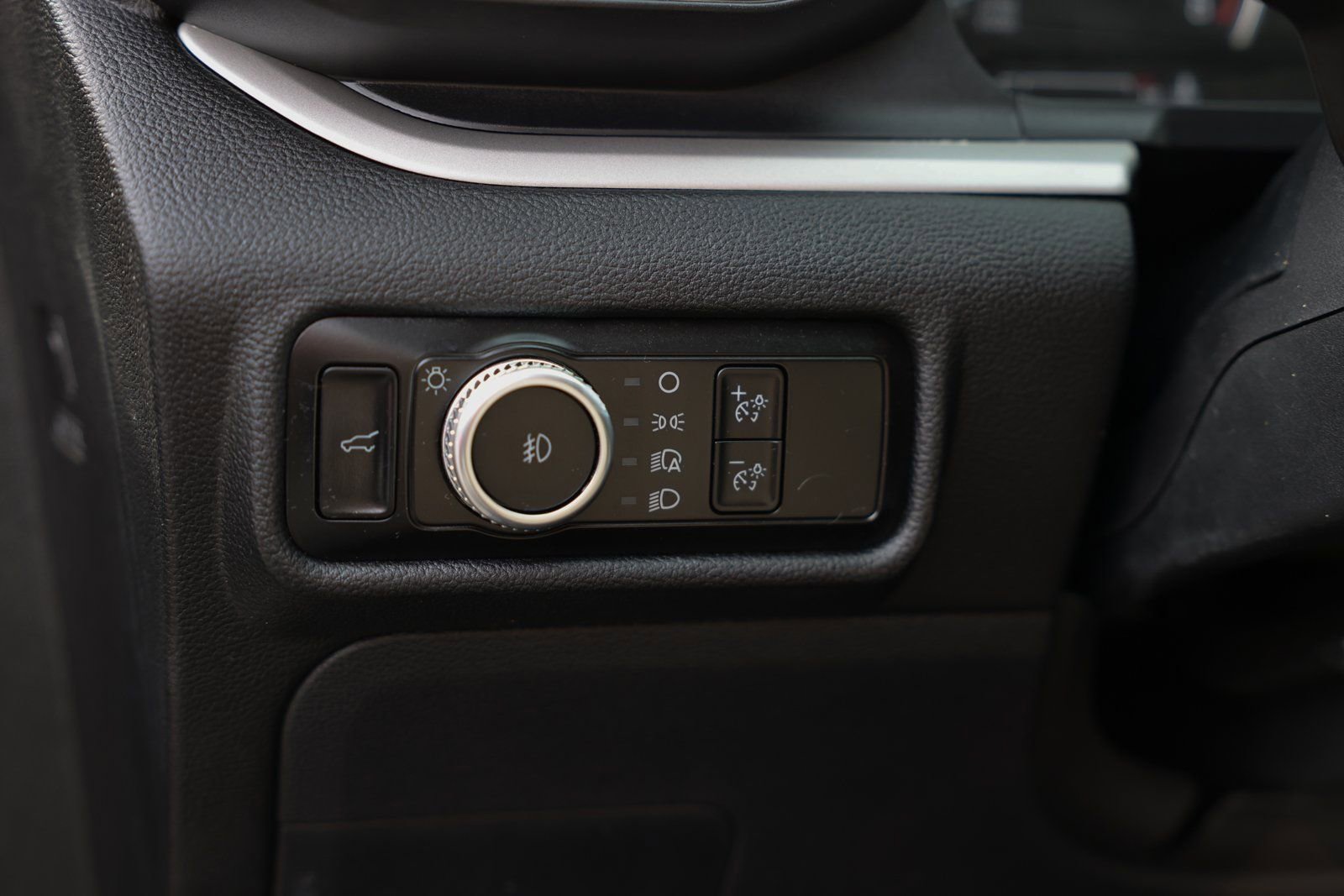 Certified 2023 Ford Explorer XLT w/ Equipment Group 202A image 20