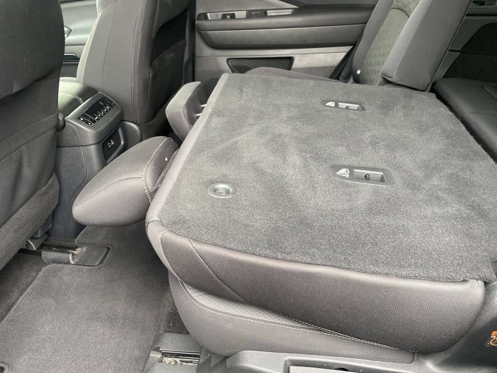 Used 2025 Nissan Pathfinder SV AWD/4WD image 32