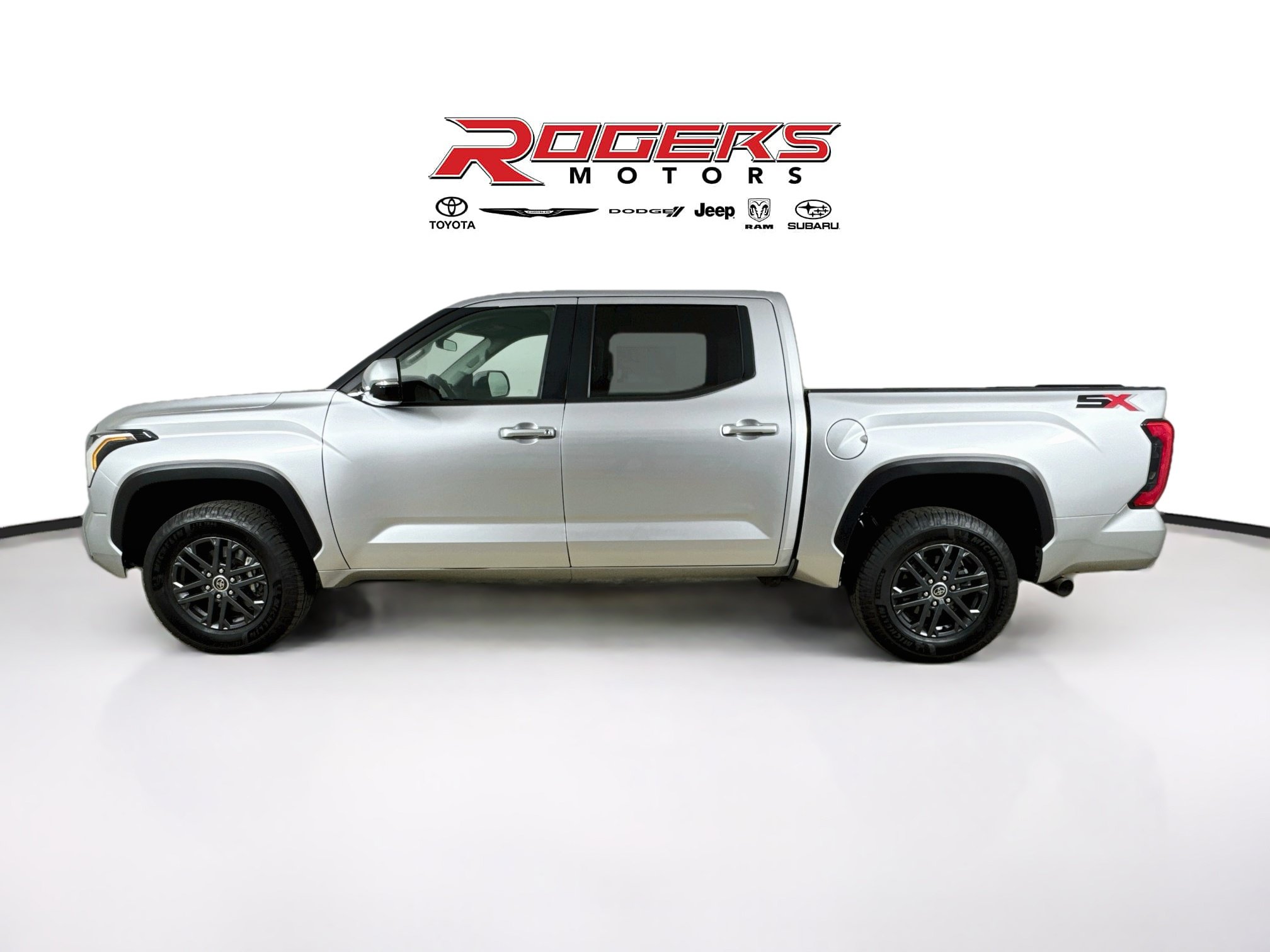 Used 2024 Toyota Tundra SR5 w/ SR5 Convenience Package AWD/4WD image 9