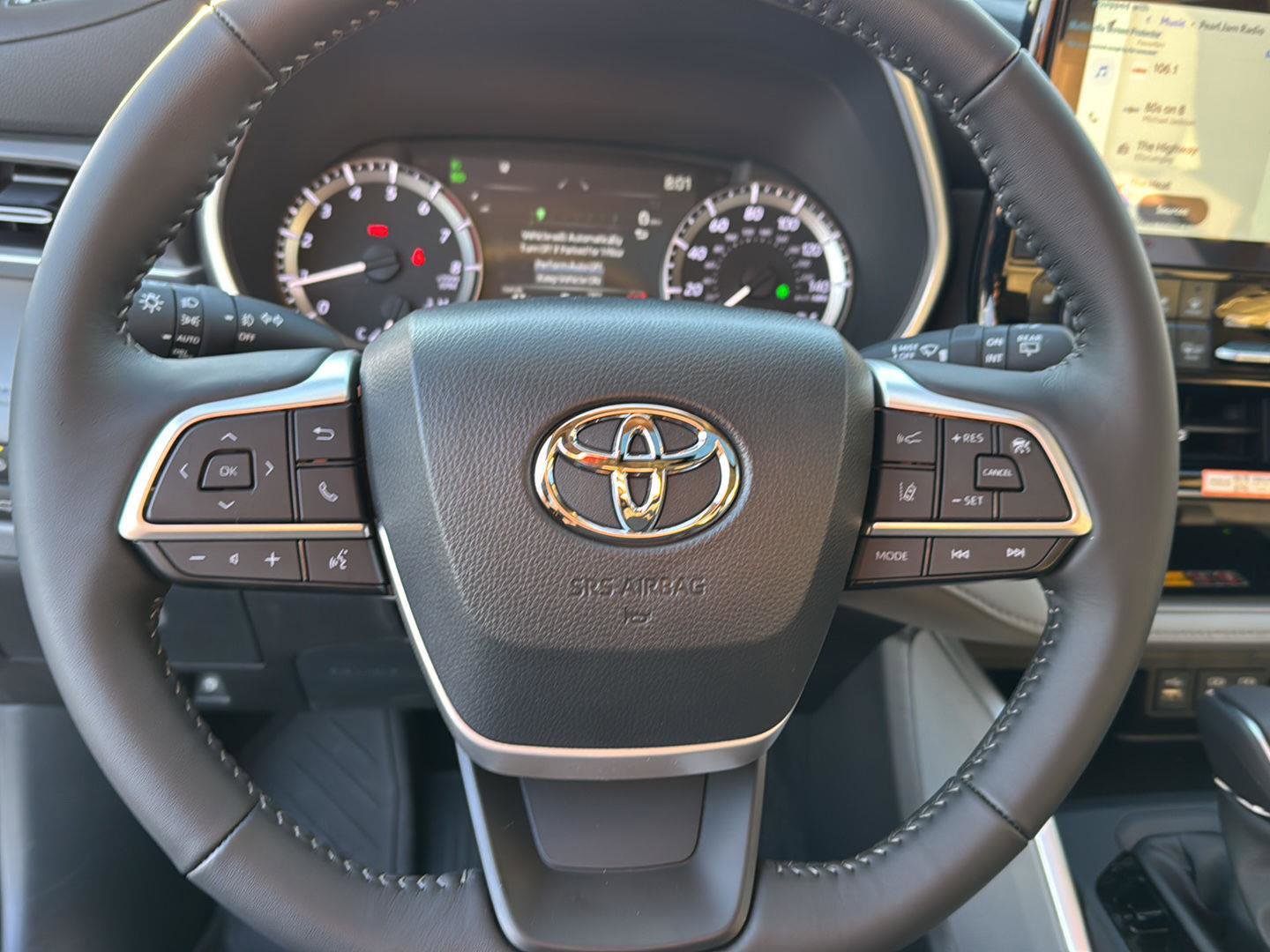 New 2026 Toyota Highlander XLE image 17