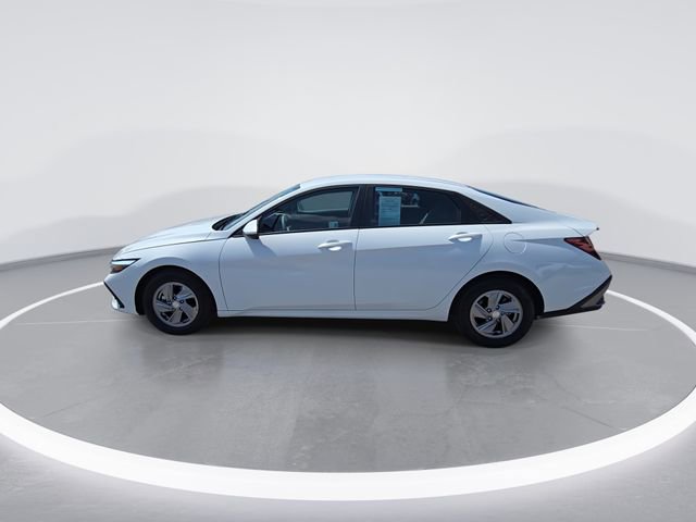 Used 2025 Hyundai Elantra SE FWD image 6