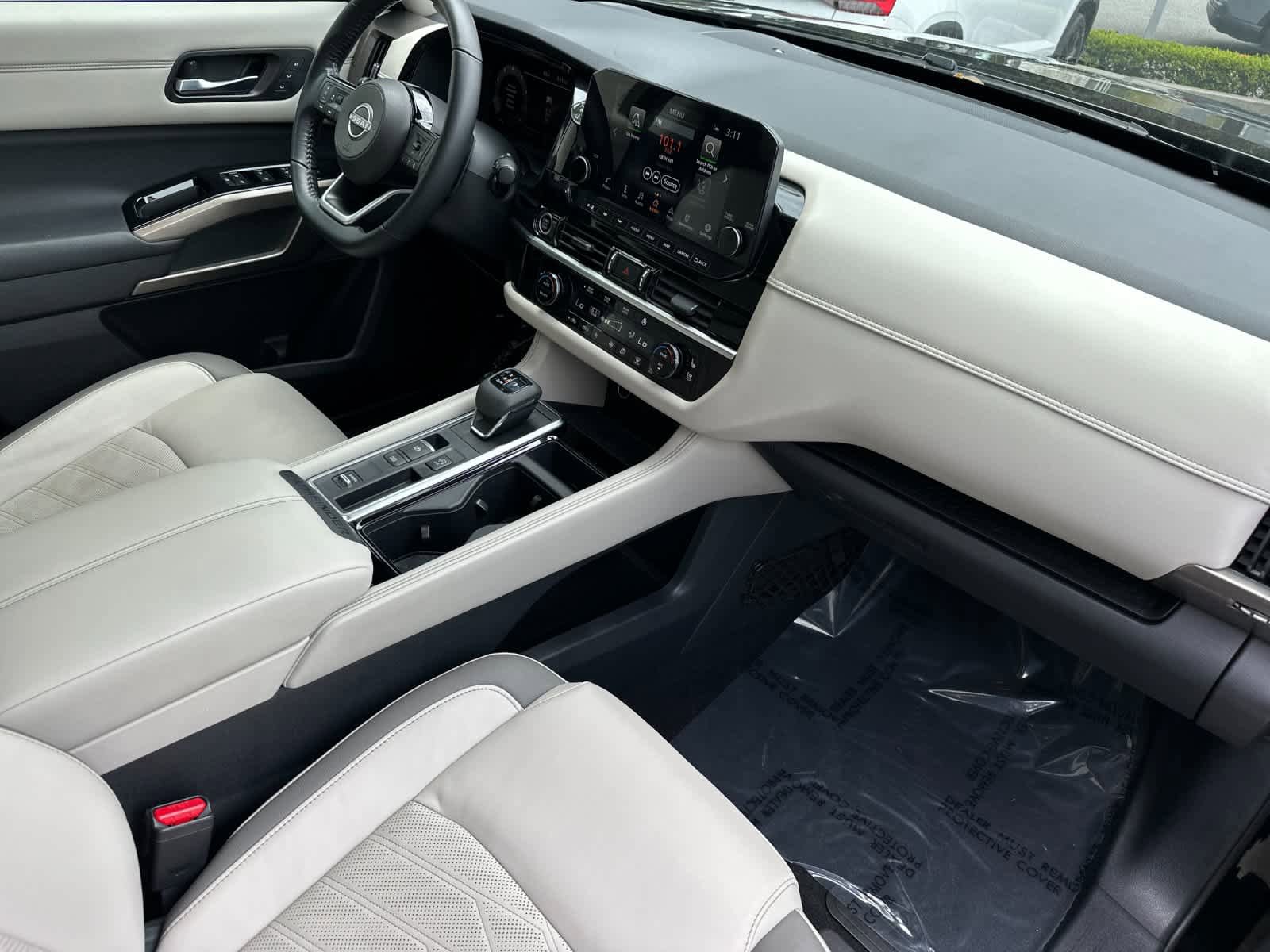 Used 2022 Nissan Pathfinder Platinum w/ Cargo Package FWD image 17