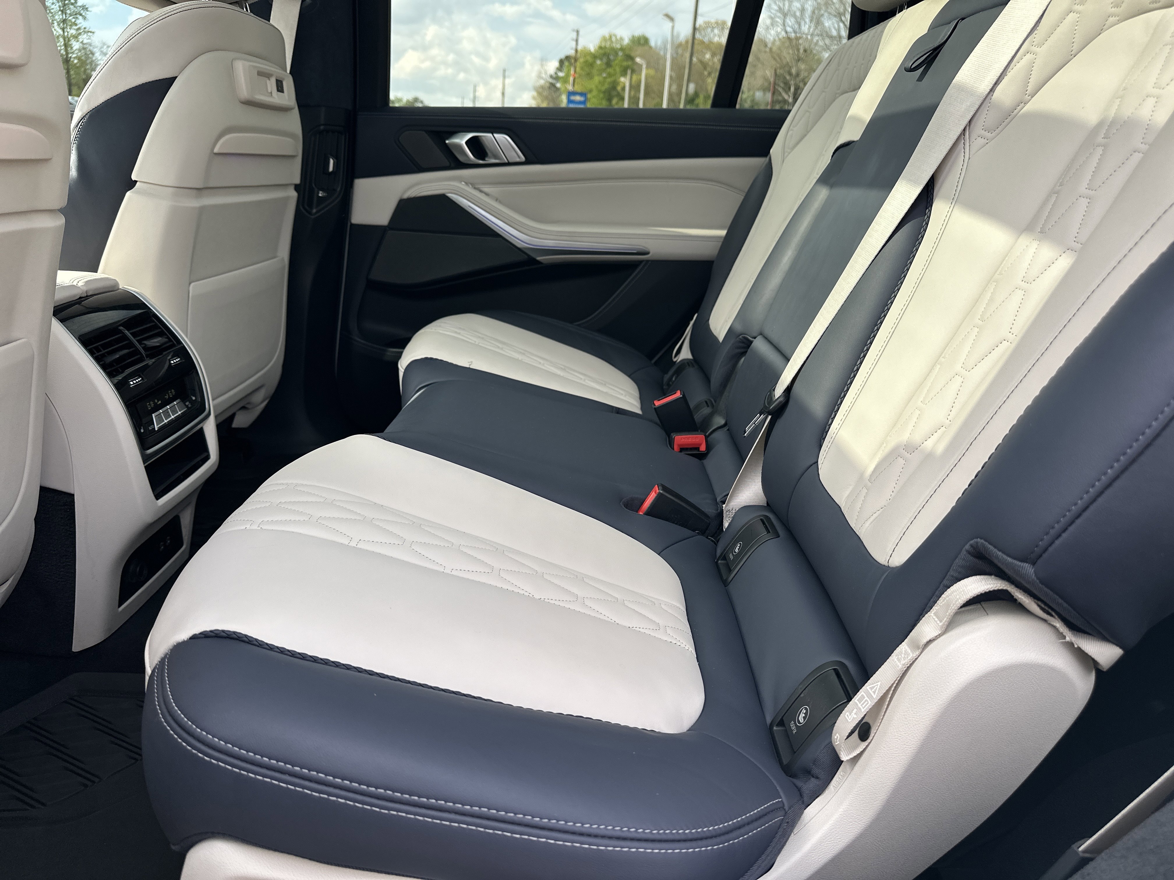 Used 2022 BMW X7 M50i w/ Dynamic Handling Package image 21