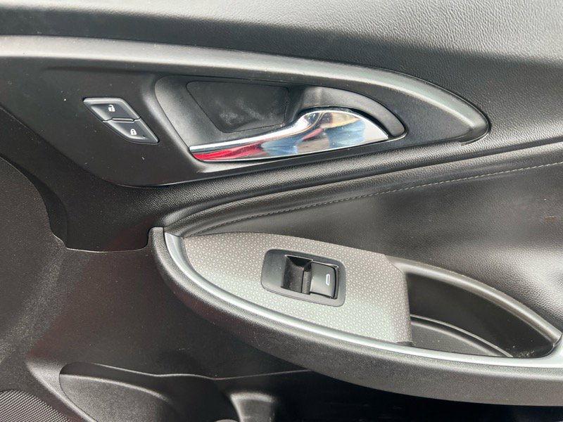 Used 2016 Chevrolet Malibu LT image 10