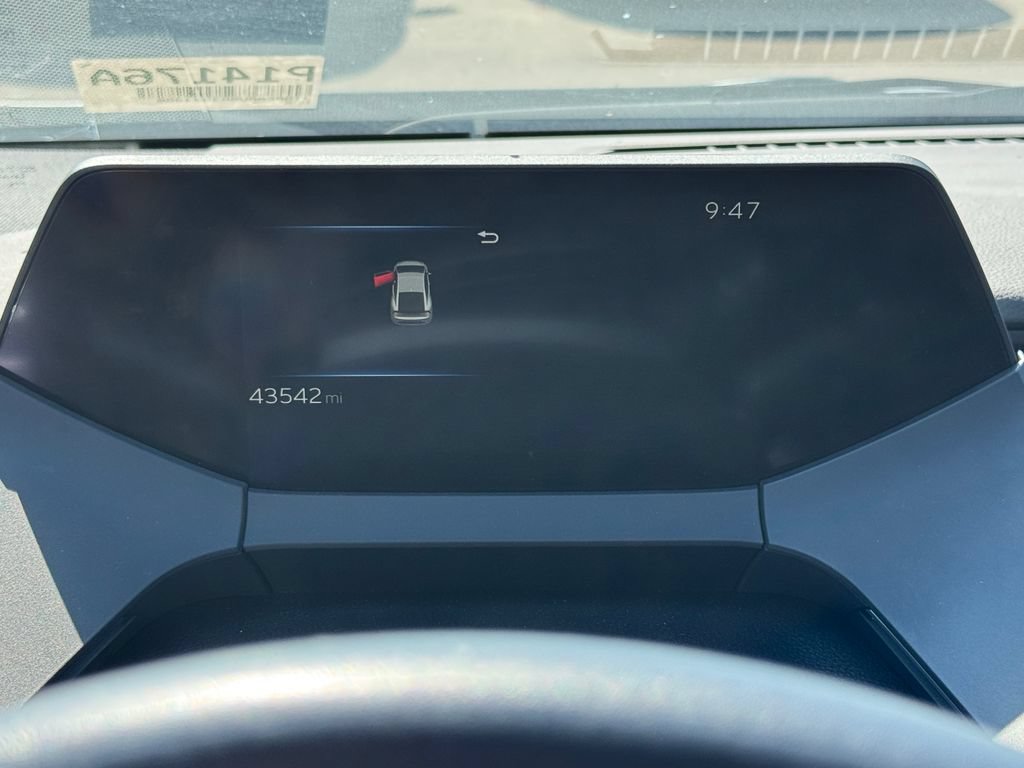 Used 2024 Toyota Prius LE FWD image 13