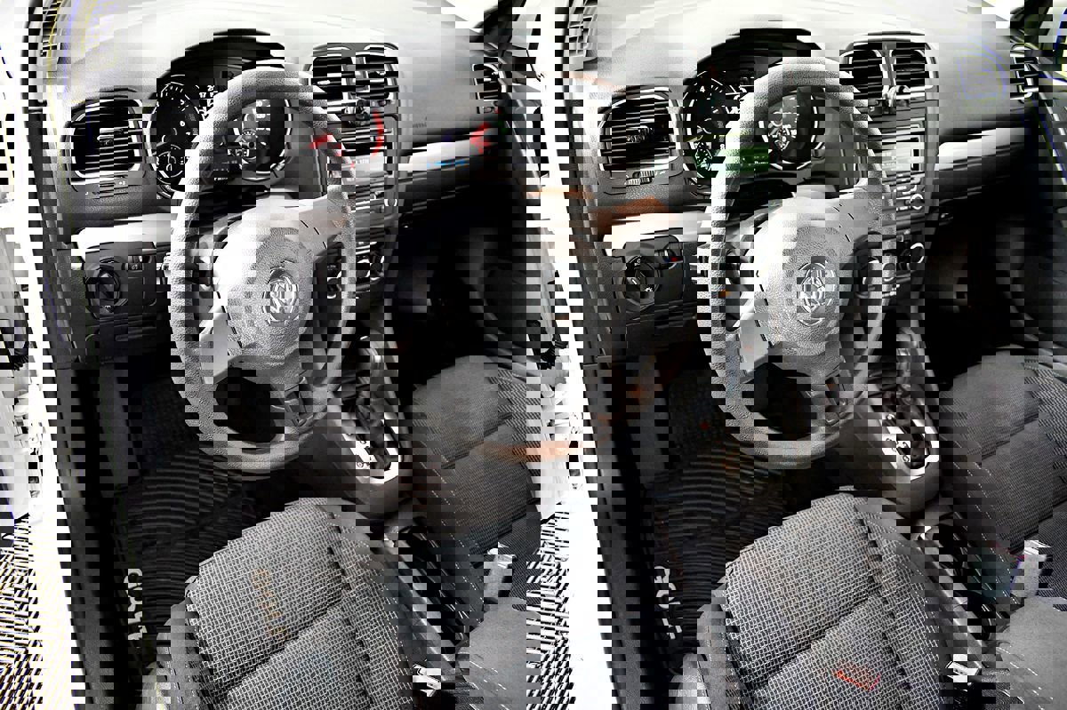 Used 2014 Volkswagen Golf 4-Door image 18