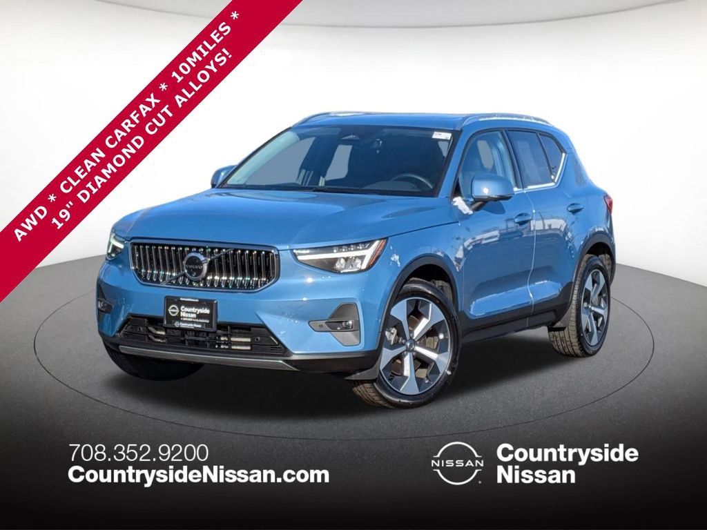 Used 2025 Volvo XC40 B5 Plus image 1