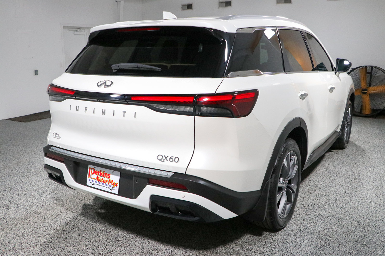Used 2025 INFINITI QX60 Luxe w/ Cargo Package FWD image 7