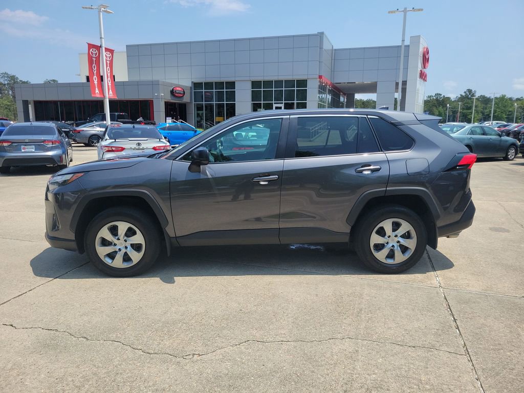 Used 2023 Toyota RAV4 LE FWD image 2