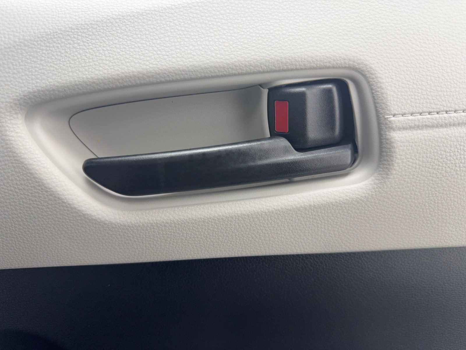 Used 2024 Toyota Corolla Cross L FWD image 40