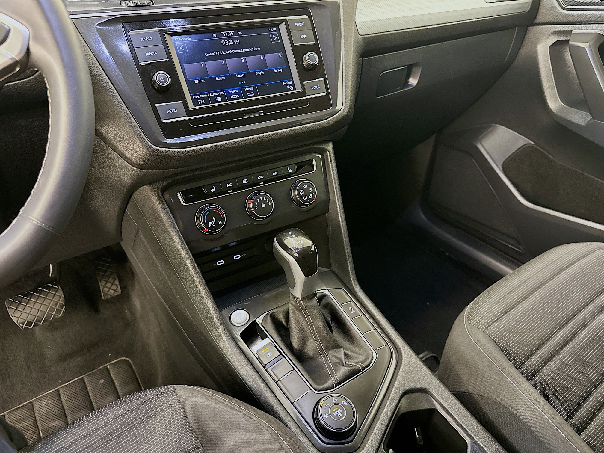 Used 2024 Volkswagen Tiguan S image 25