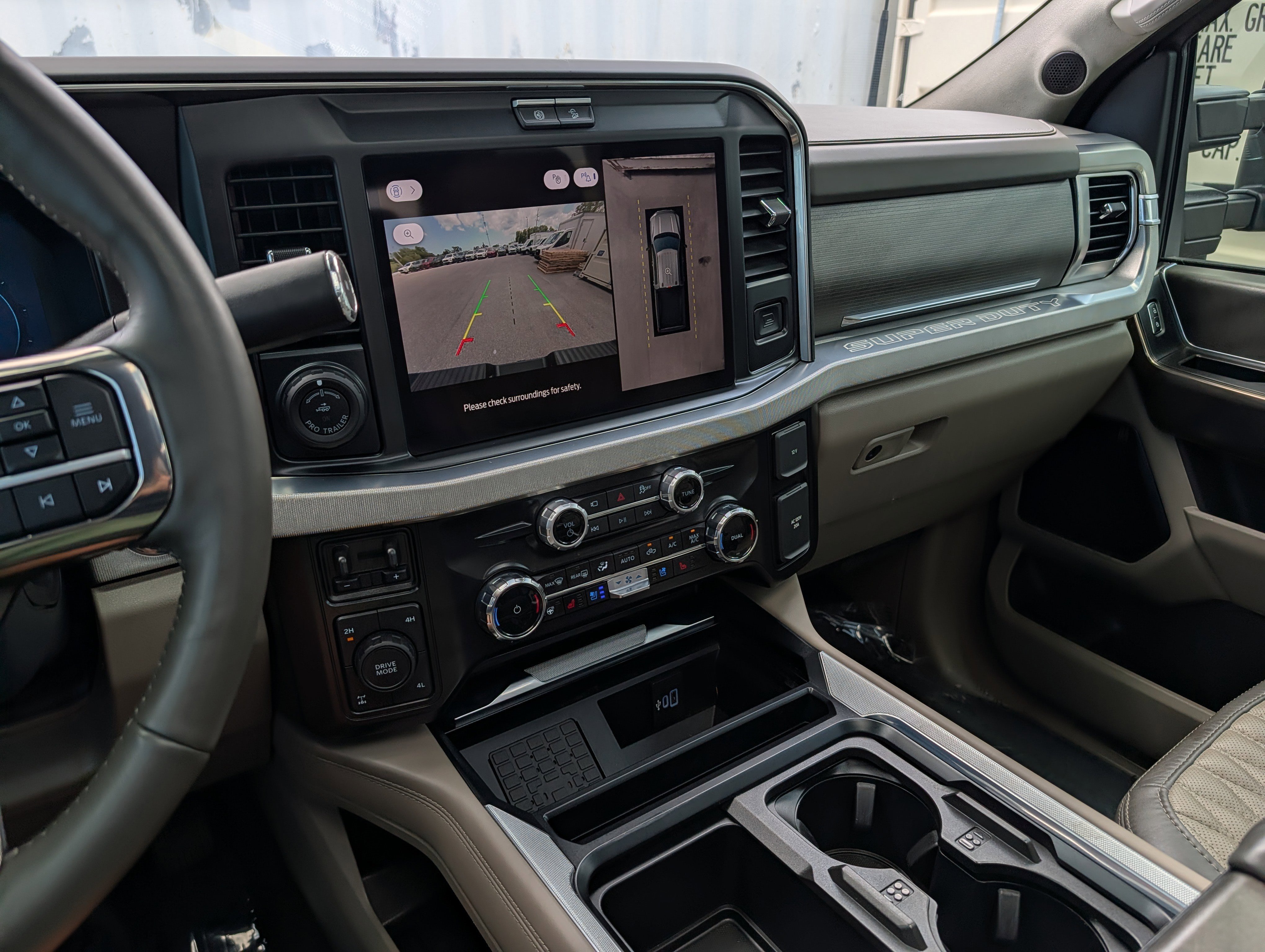 Used 2025 Ford F250 Platinum w/ Platinum Plus Package AWD/4WD image 35