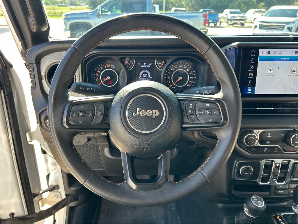 Used 2024 Jeep Gladiator Sport AWD/4WD image 16