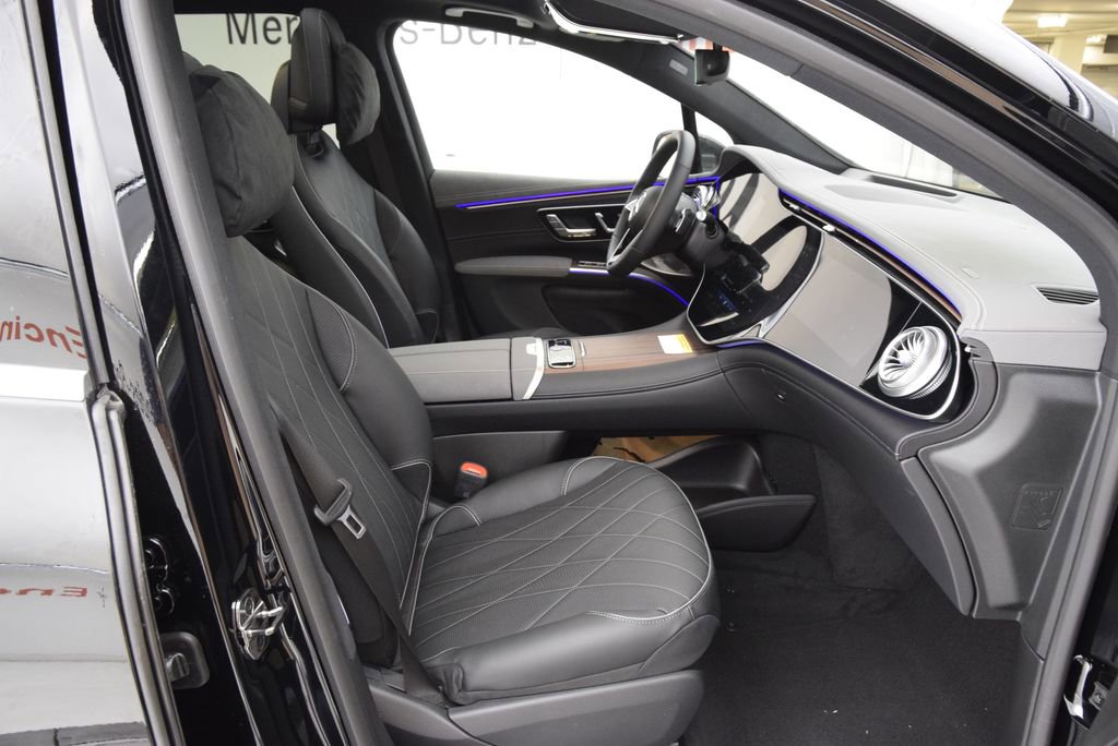 New 2026 Mercedes-Benz EQS 550 4MATIC SUV image 16