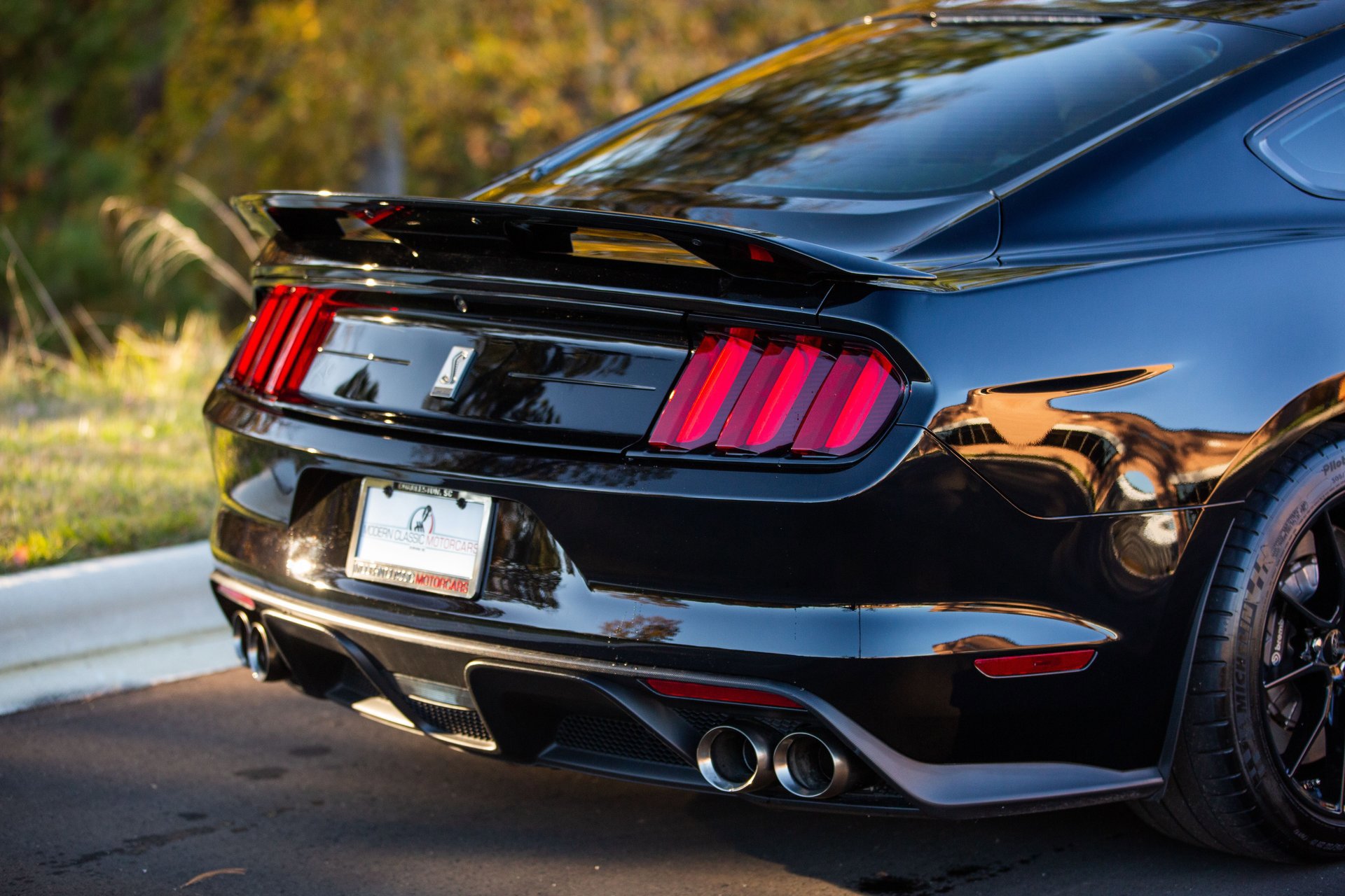 Used 2019 Ford Mustang Shelby GT350 w/ Technology Package image 19