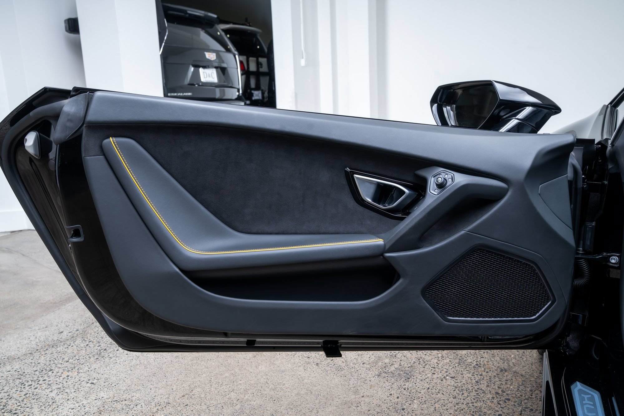 Used 2022 Lamborghini Huracan EVO RWD image 27