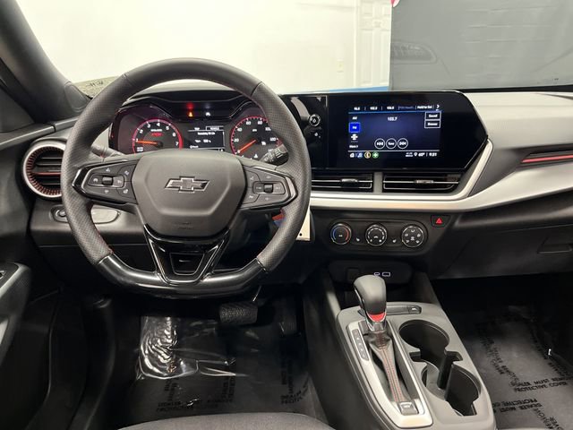 Used 2025 Chevrolet Trax RS w/ Sunroof Package image 5