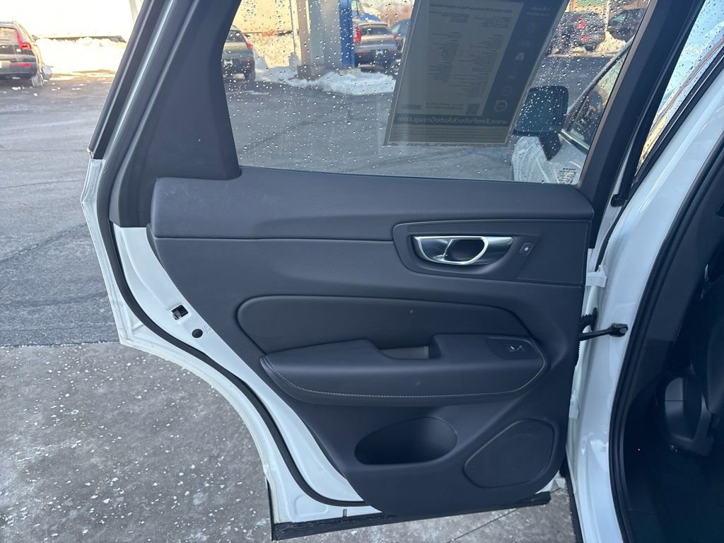 Certified 2024 Volvo XC60 T8 Ultimate w/ Protection Package Premier image 38